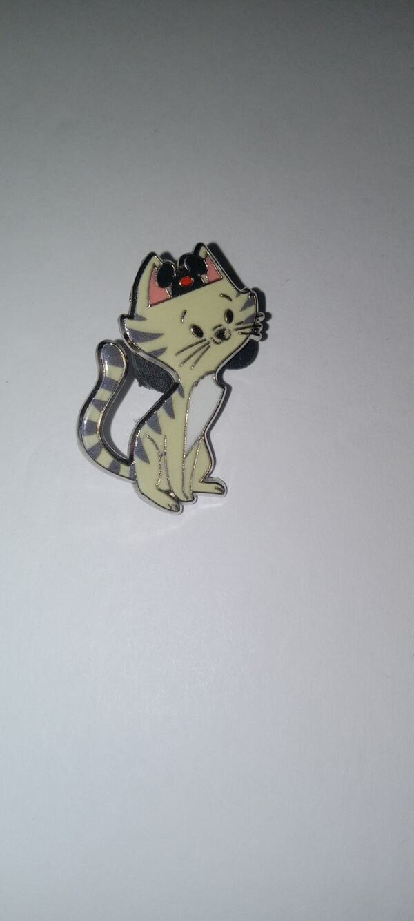 Disney cats and dogs mystery cat with mickey ear hat pin.